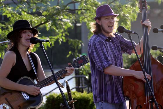 Nippertown-Riverlink-Holly-n-Evan